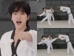 '사범도 깜짝' 방탄소년단 진, 날아올라 태권 석진!