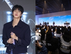 "아미의 응원이 나의 울림" 방탄소년단 진, 아미 앞 신곡 무대 첫선