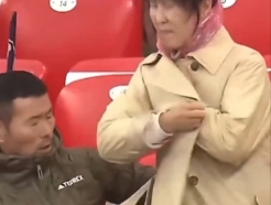 손흥민 아버지 상남자인 줄 알았는데, 반전 매력 "쏘 스윗" 해외서 화제 폭발