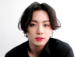 방탄소년단 정국 전역 기념 중국 35개 도시 대형 스크린 광고 동시 송출..'초강력 대륙 인기'