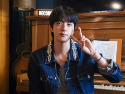 방탄소년단 진, 마이원픽 'K팝 개인부문' 66주 연속 1위..월간랭킹 17개월 연속 'No.1'