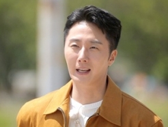 '뇌동맥류 투병' 정일우 근황 "산티아고 순례길行"..눈물 사연[백반기행]