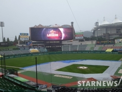 '부산만 야구 한다!' 장맛비 내리는 잠실·인천·수원·대전 'KBO 리그 4경기' 우천 취소... 21일 선발 SSG 김광현 vs KIA 양현종 그대로 [인천 현장]