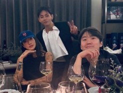 "월드클래스의 만남" 방탄소년단 뷔, 박찬욱 감독·조성진·페기 구와 한자리