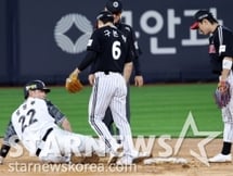 [포토] '내 발 베이스에 딱 붙었지?'' 장성우