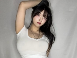 인기 BJ 송하나, '착시 유발' 시스루 패션 '초현실적 몸매'