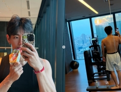 터질듯한 팔뚝, 태평양 어깨..방탄소년단 뷔, 엄청난 피지컬 보니