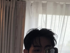 방탄소년단 뷔, 명품 C사 디렉터와 샴페인 파티.."웰컴 투 파리"