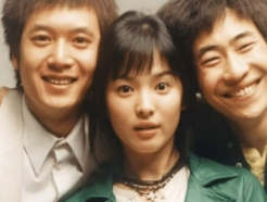 조현재, 송혜교·류승범과 20년 전 쓰리샷.."내게 너무 그리운 배우들" 돌연 게재 왜?