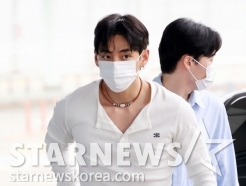 벌크업한 BTS 뷔, '여름휴가 같이 보내고 싶은 男스타' 1위 등극 [스타폴]