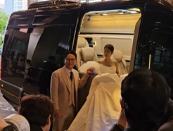 '결혼' 김지민, ♥김준호 손잡고..고운 웨딩드레스 자태 [스타이슈]