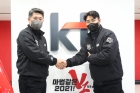 &quot;경수·한준 형도, 에이전트 없이 만나도 되겠대요&quot; 장성우 감동시킨 KT 한 마디 [★인터뷰]