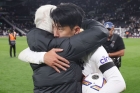 'SON이 아이처럼 안겼다' 해트트릭 부활 '결정적 이유' 있었다