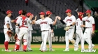 'LG가 졌다' SSG, KBO 역사 최초 와이어투와이어 우승 대업... 12년만 정상 탈환
