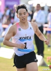 '뇌진탕→기억상실'에도 달렸다... 이지훈 눈물겨운 투혼, 근대5종 단체 金을 빚었다 [항저우 현장]