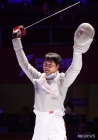 '선배 구본길 꺾었다' 오상욱, 5년 전 패배 설욕... 펜싱 사브르 '금메달' [항저우 AG]