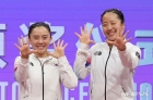 신유빈 '폭풍눈물' 전지희와 탁구 금메달! 남북 결승서 4-1 완승, 21년 만에 이뤄낸 우승 '감격'... 레전드 서효원도 꼭 안아줬다