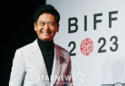 &quot;늙는 것 두렵지 않아&quot;..'스크린 영웅' 주윤발의 데뷔 50년[종합] [28회 BIFF]