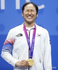 &quot;천위페이 벽처럼 느꼈는데...&quot; 안세영 금메달, 감동 스토리 담겼다... 무릎통증-라이벌도 이겨냈다, 모두가 인정한 투혼의 승리