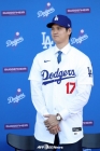 '오타니 데려와 고작 87승' LAD 내년 예상성적, 왜 유리몸 영입 후 '95승' 수직 상승했나