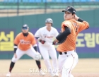 류현진 &quot;조언할 게 없다&quot;지만, 문동주는 벌써 '서당개 모드'... 루틴부터 제구-운영까지 &quot;다 배우고 싶어요&quot;