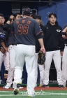 '류현진 9실점 충격' 키움 미쳤다! 한화 꺾고 파죽의 5연승, 7년 만에 평일 만원관중 앞 11-7 승 [고척 현장리뷰]