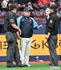 김태형 강경발언 &quot;ABS 현장 불만 많다, 어떤 기준인지 모르겠다&quot; [고척 현장]
