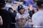'이젠 타구가 뜬다' 이정후, 7G 연속 안타→동점타 작렬 '멀티히트 폭발'... MIA에 4-3 역전승 견인 [SF 리뷰]