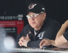 안치홍 &quot;2루수 준비할까요?&quot;→&quot;당연하지&quot;, 김경문호 한화 '파격 라인업'은 이렇게 완성됐다 [수원 현장]