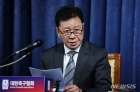 '텅 빈' 韓 감독, 4개월째 정식 사령탑 선임 실패→정해성 위원장 &quot;후보 12인 정했다&quot;... 임시 감독 돌려막기 끝날까