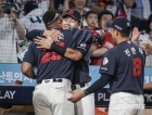 레이예스 '안타 新' 뒤엔 '원팀' 롯데 있었다, &quot;무조건 나가라&quot; 캡틴 엄명→홈런 후 &quot;기운 주고파&quot; 뜨거운 포옹 [창원 현장]