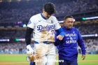 '악!' 오타니 어깨 부상 'WS 이대로 마감하나...' 日 듀오 극명하게 엇갈린 희비, 다저스 승리에도 웃지 못했다