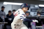 '타율 0.179→1군 복귀' 롯데 윤동희, 류현진에 초구 직격 120m 홈런 폭발! '시즌 2호' [부산 현장]