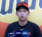 '황당 오심'에 이정후 뿔났다 "심판들 기준 뭔지 모르겠다" 배트 맞았는데 삼진이라니... SF 감독 항의도 물거품