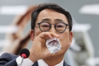 SKT 유영상 "최태원·창원 유심교체 안해"... KT·LG유플, 유심 지원