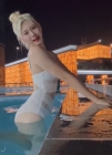 두산 안혜지 치어, 아찔 수영복 패션→'도발적' 포즈까지