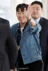 손흥민 우승 메달 걸고 귀국! 15년 무관→첫 우승 '금의환향'... 팬들 앞에서 활짝 웃었다