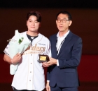 [포토]'황금명함 선물받은 추신수' 추추트레인 은퇴식