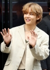 방탄소년단 뷔, '여름 페스티벌에서 보고싶은' 男스타 1위 [스타폴]