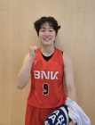 "최고인데 가장 먼저 훈련" 박혜진에 감탄한 BNK 막내... "저도 쏘면 들어가는 선수 되겠다"