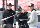 '전설의 충격적 행보' 이종범, KBO 감독 욕심은 버렸나... '최강야구 감독직' 위해 시즌 도중 퇴단이라니