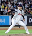 [포토]'7회와 8회 책임진 홍민기'