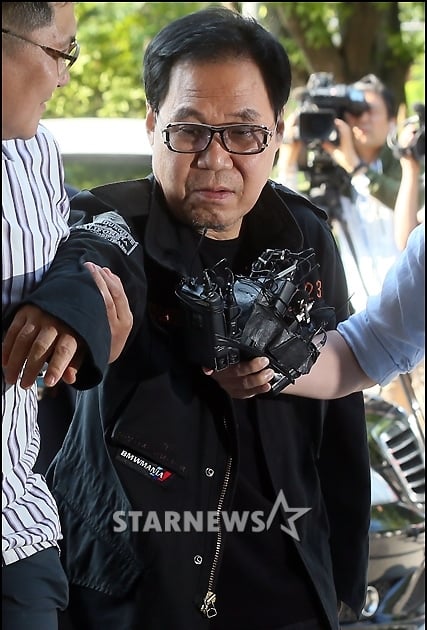 사기혐의 조영남 9시간째 검찰조사中 대작 등 여러이유 확인중 스타뉴스