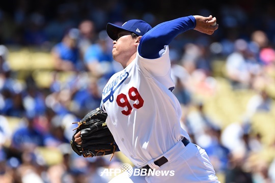 [이광근의 MLB관전평] 류현진 환상 픽오프 플레이..과연!- 스타뉴스