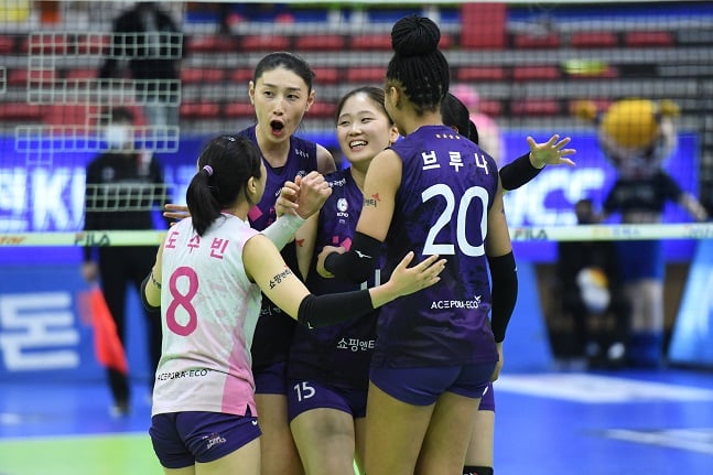 월클 김연경 리더십, 흥국 생명 구하기위한 유일한 희망 ‘해피 쇼크’-스타 뉴스