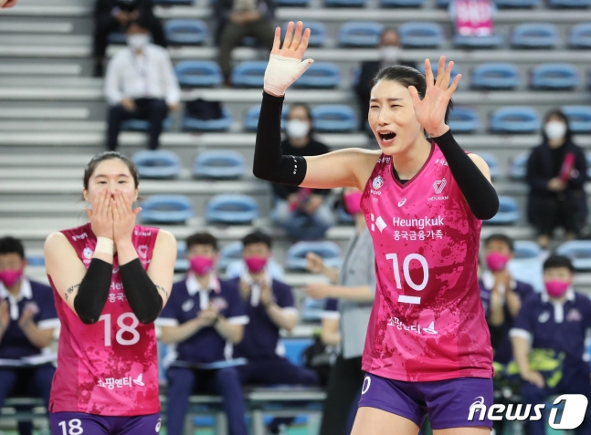 캡틴 김연경 포함 18명, 여자배구 대표팀 '올림픽 전초전' VNL 출격 ...