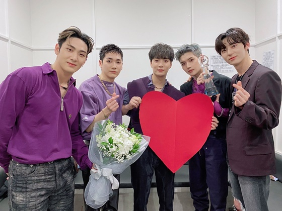 뉴이스트의 성장은 현재 진행형..음악성→대중성까지 - 스타뉴스