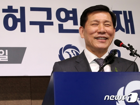 허구연 총재, 서울대 드림 투게더 마스터 재학생들과 잠실 경기 관람 - 스타뉴스
