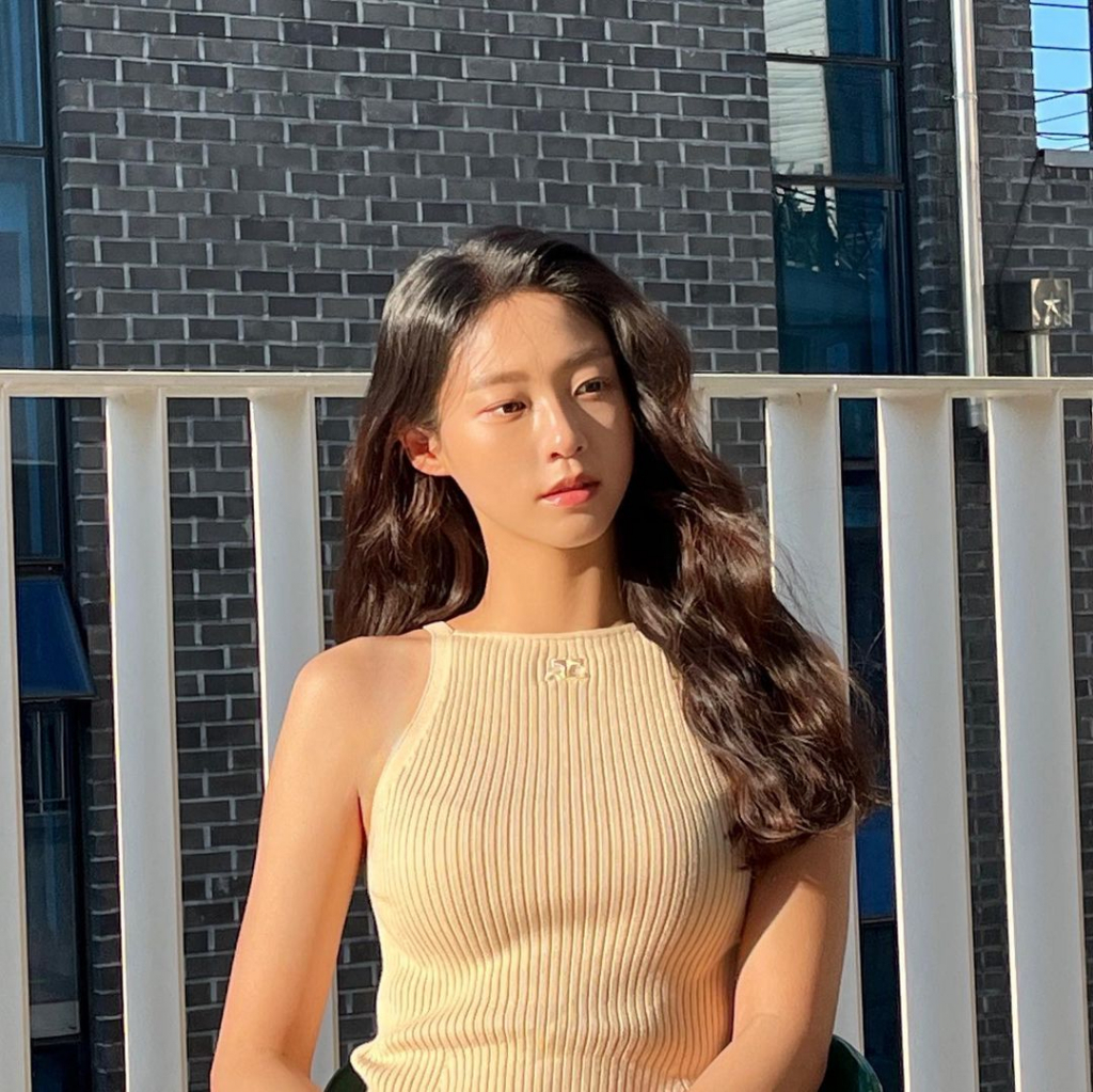 설현, 원피스 하나로 증명한 압도적 비주얼 [스타IN★] | 스타뉴스