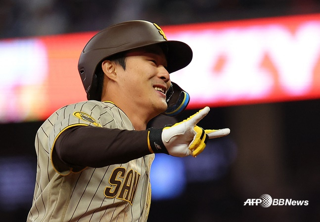 Despite disastrous 2023 record from Padres $256,812,289 roster, Ha-Seong Kim  has been MLB's breakout star